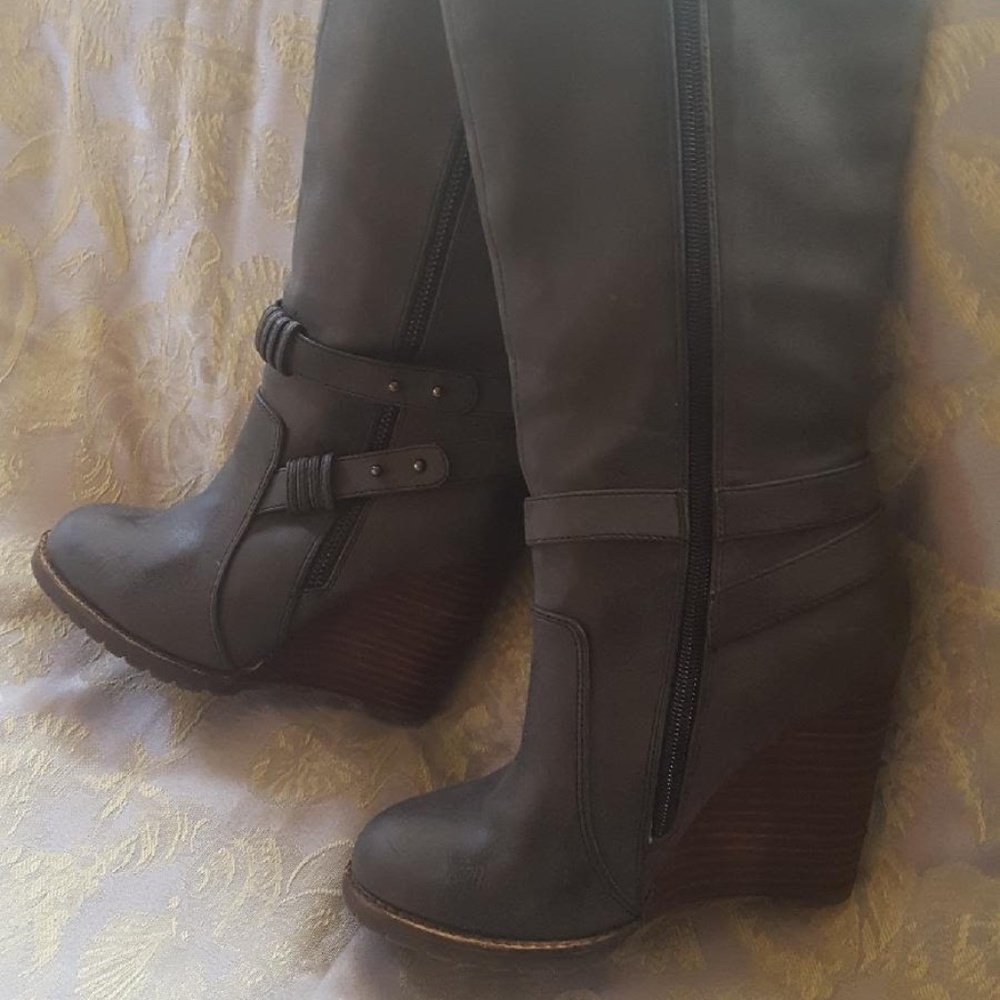 Very Volatile Boots